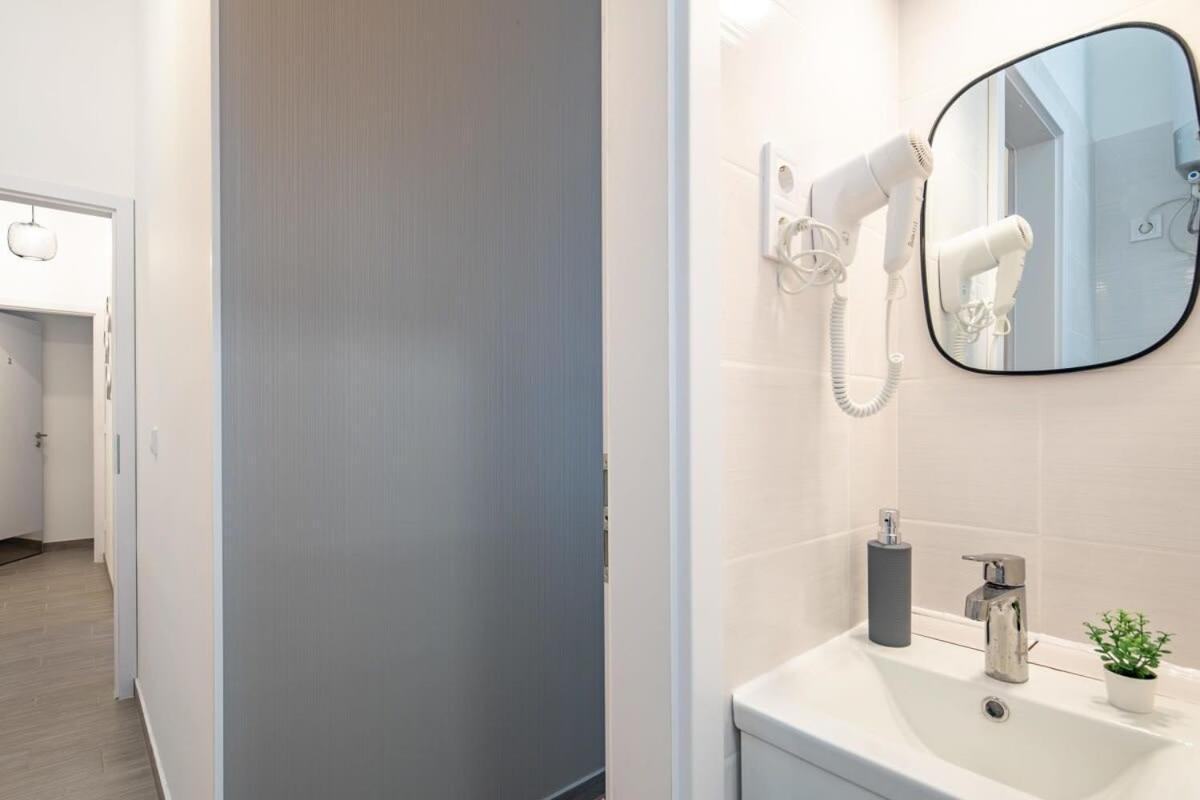 Extra Central - Mini Modern Studio Budapeszt Zewnętrze zdjęcie